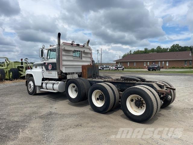Ford LTL9000 Conventional Trucks / Tractor Trucks