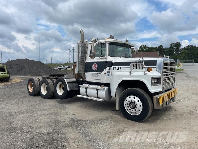 Ford LTL9000 Conventional Trucks / Tractor Trucks