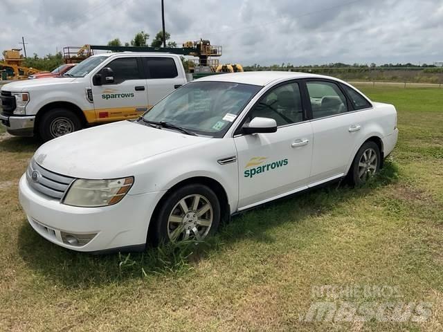 Ford Taurus Automobiles / SUVS