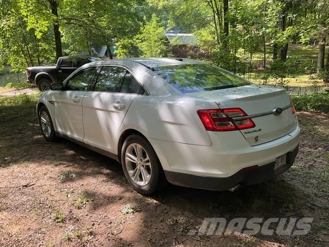 Ford Taurus Automobiles / SUVS