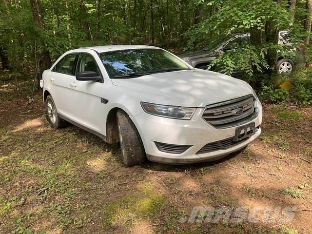 Ford Taurus Automobiles / SUVS