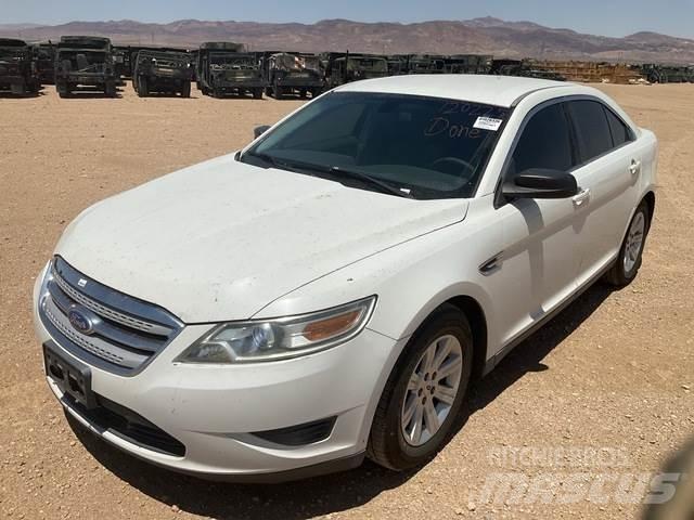 Ford Taurus Automobiles / SUVS