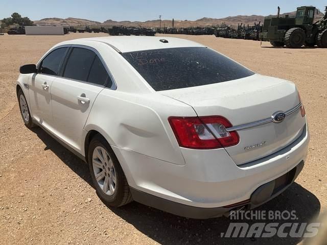 Ford Taurus Automobiles / SUVS