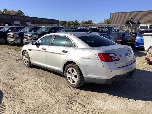 Ford Taurus Automobiles / SUVS