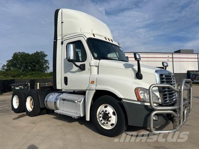 Freightliner  Conventional Trucks / Tractor Trucks