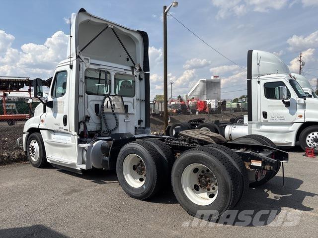 Freightliner  Conventional Trucks / Tractor Trucks