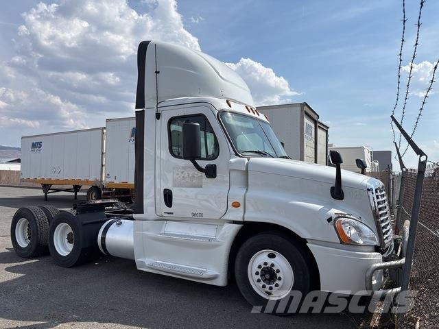 Freightliner  Conventional Trucks / Tractor Trucks
