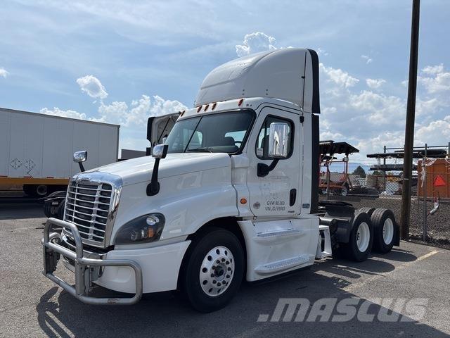 Freightliner  Conventional Trucks / Tractor Trucks