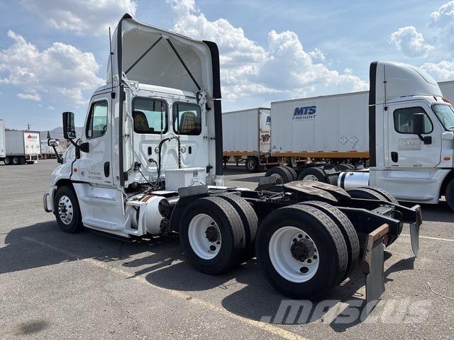 Freightliner  Conventional Trucks / Tractor Trucks