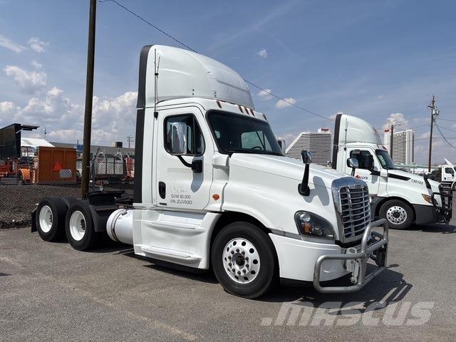 Freightliner  Conventional Trucks / Tractor Trucks