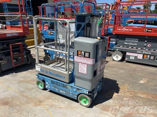 Genie GR-12 Vertical mast lifts