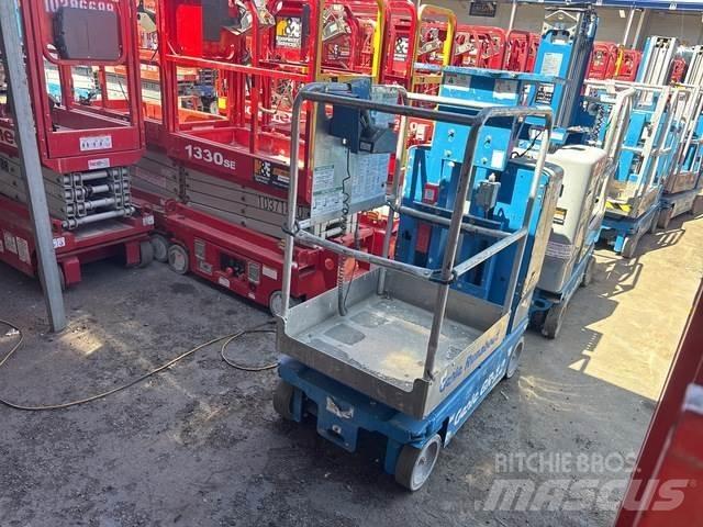 Genie GR-12 Vertical mast lifts