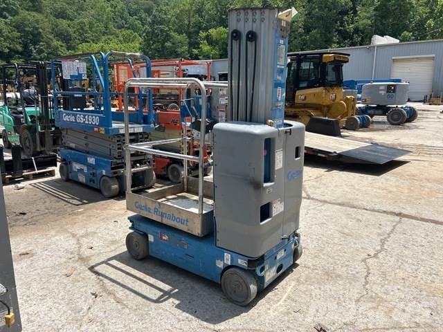 Genie GR-20 Vertical mast lifts