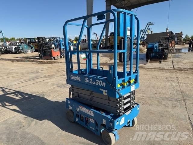 Genie GS-1330M Scissor Lifts