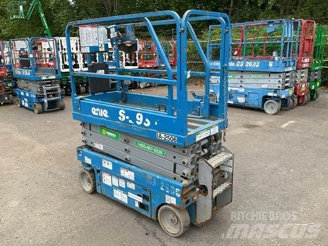 Genie GS-1930 Scissor Lifts