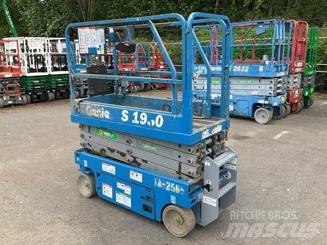 Genie GS-1930 Scissor Lifts