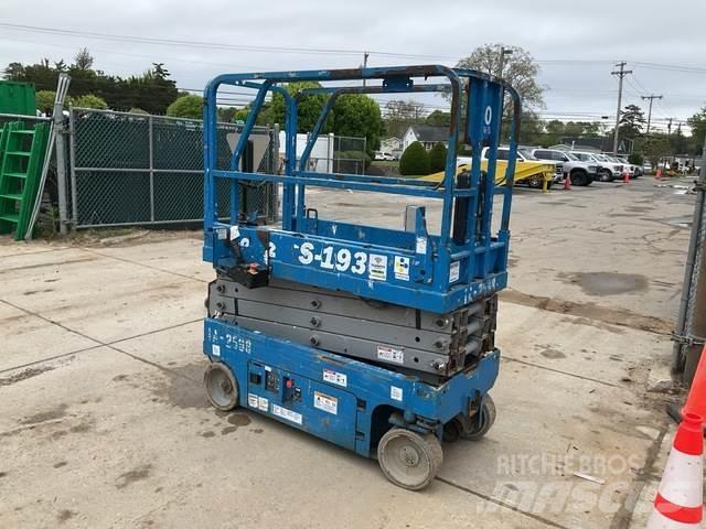 Genie GS-1930 Scissor Lifts