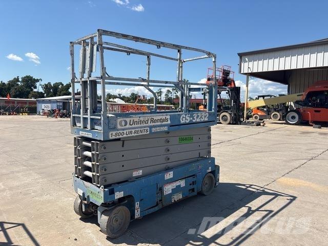 Genie GS-3232 Scissor Lifts