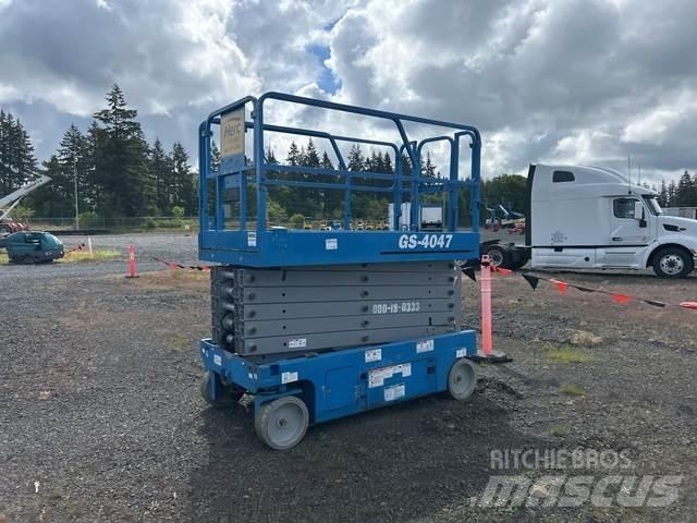 Genie GS-4047 Scissor Lifts