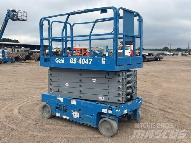 Genie GS-4047 Scissor Lifts