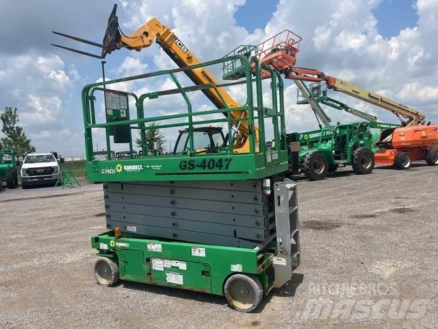 Genie GS-4047 Scissor Lifts