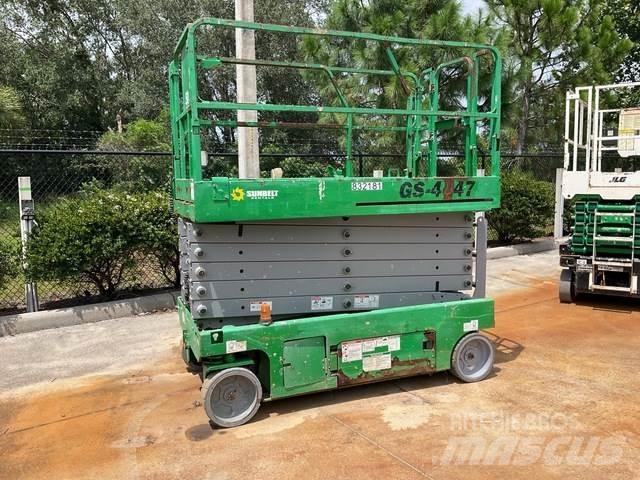 Genie GS-4047 Scissor Lifts