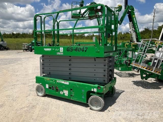 Genie GS-4047 Scissor Lifts