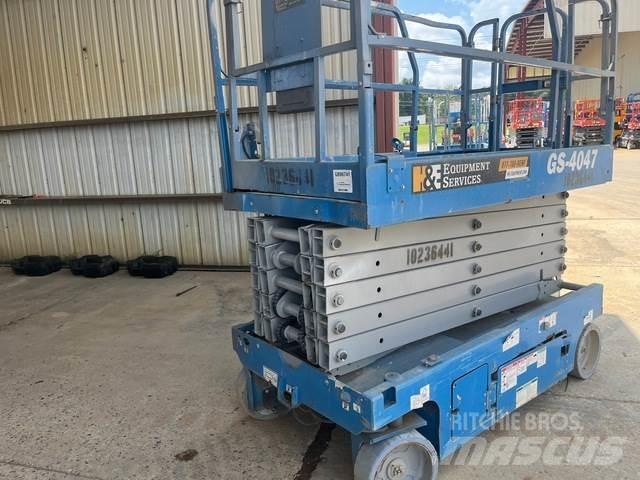 Genie GS-4047 Scissor Lifts