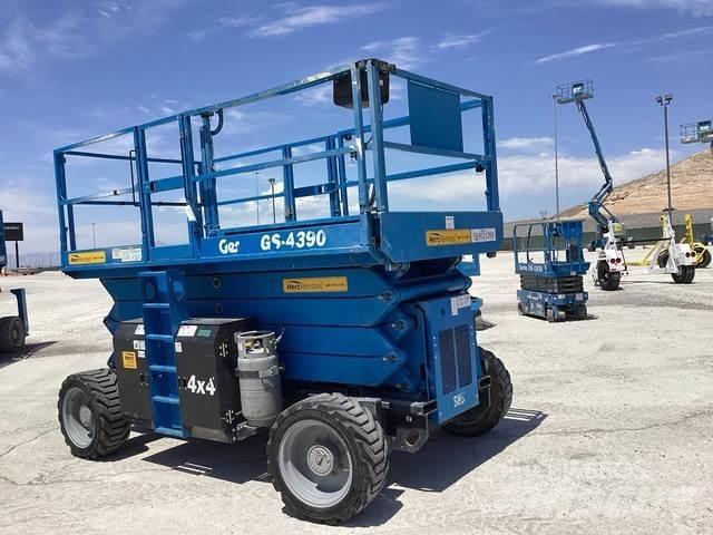 Genie GS-4390 Scissor Lifts