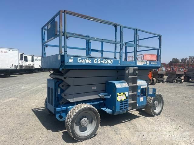 Genie GS-4390 Scissor Lifts