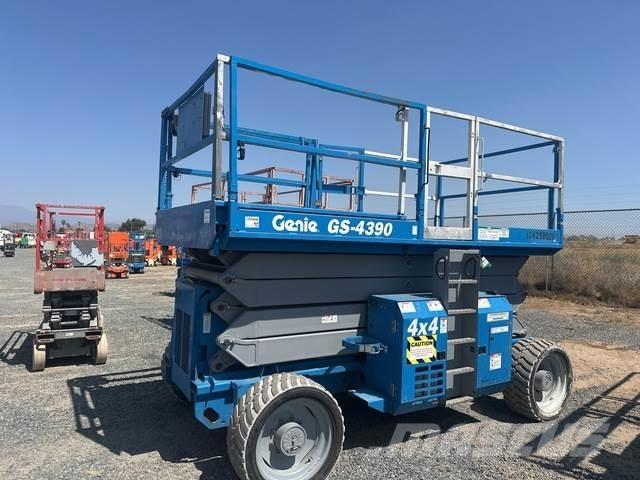 Genie GS-4390 Scissor Lifts