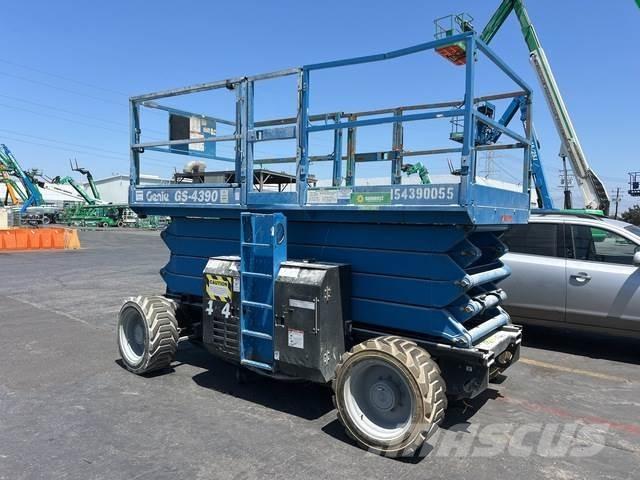 Genie GS-4390 Scissor Lifts