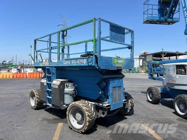 Genie GS-4390 Scissor Lifts