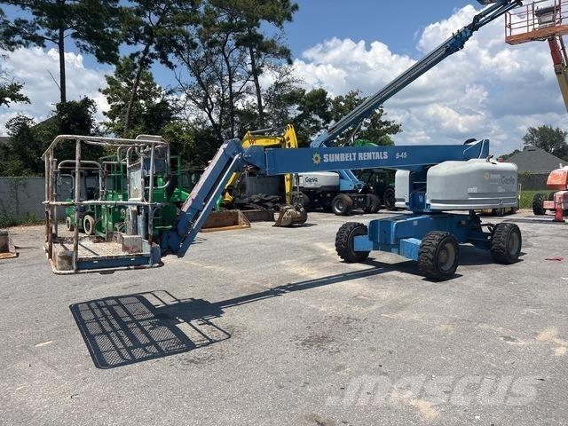 Genie S-45 Telescopic boom lifts