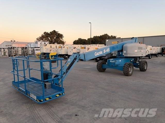 Genie S-45 Telescopic boom lifts