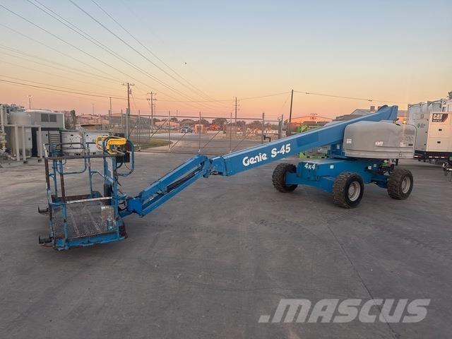 Genie S-45 Telescopic boom lifts