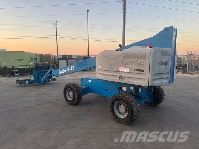 Genie S-45 Telescopic boom lifts