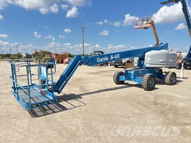 Genie S-45 Telescopic boom lifts