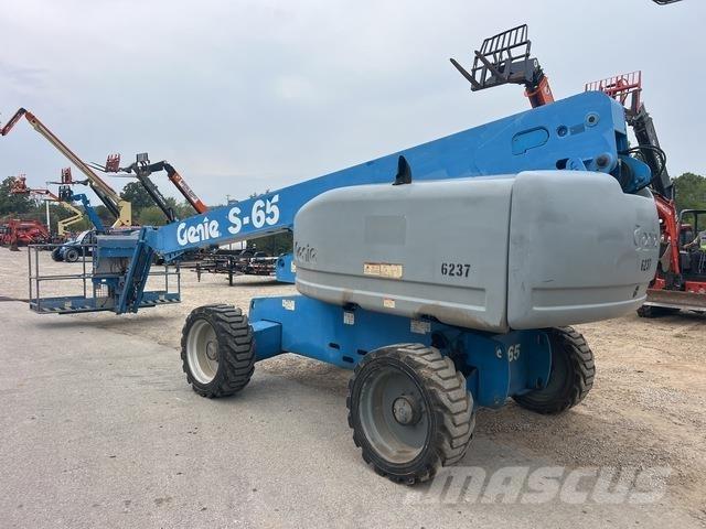 Genie S-65 Telescopic boom lifts