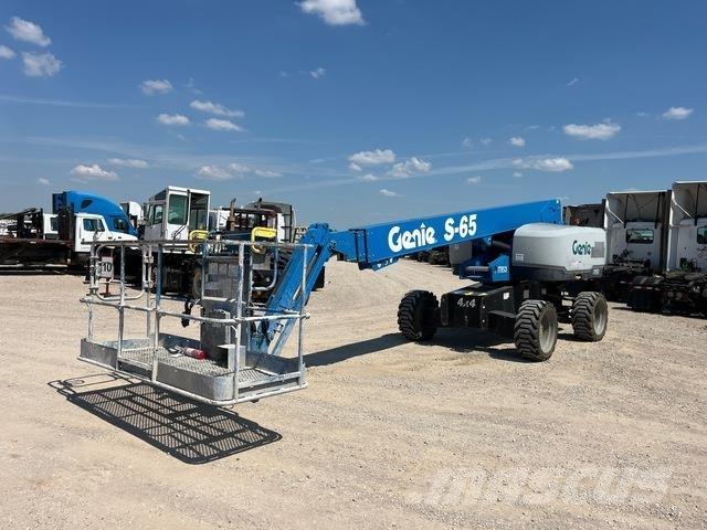 Genie S-65 Telescopic boom lifts