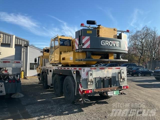 Grove GMK3055 Mobile and all terrain cranes