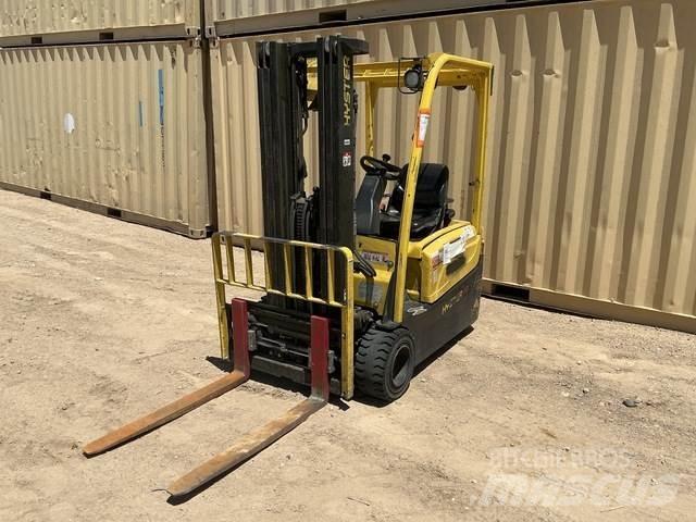 Hyster J40XNT Electric Forklifts