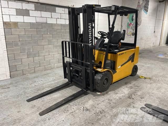 Hyundai 30BH-9 Electric Forklifts
