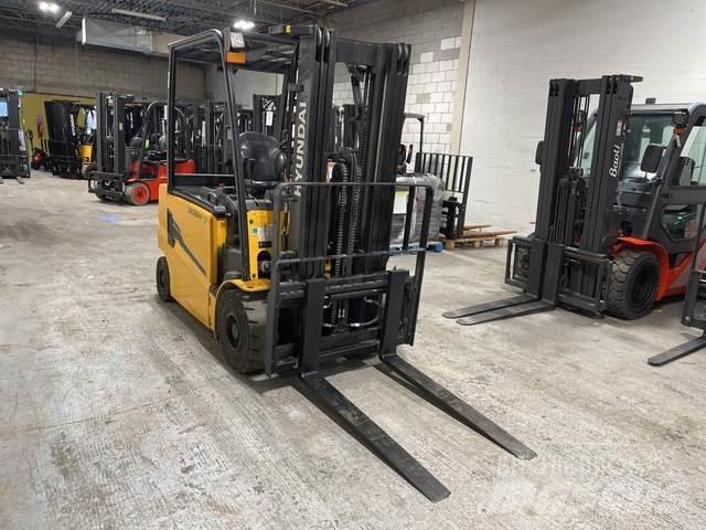 Hyundai 30BH-9 Electric Forklifts