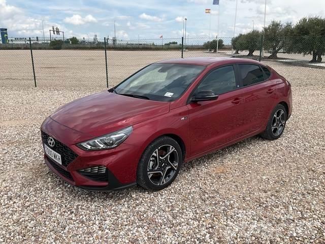 Hyundai i30 Automobiles / SUVS