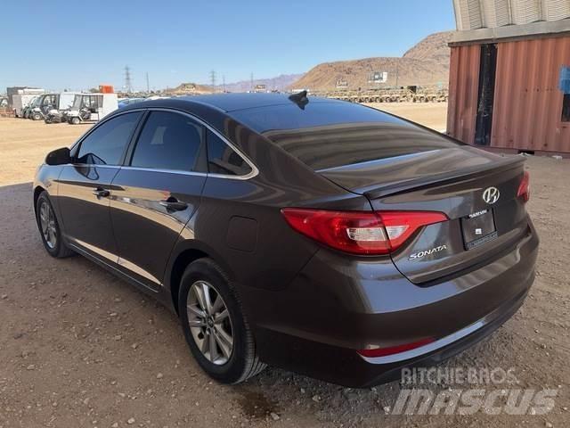 Hyundai Sonata Automobiles / SUVS