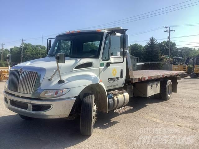  INTERNATL 4300 Tow Trucks / Wreckers