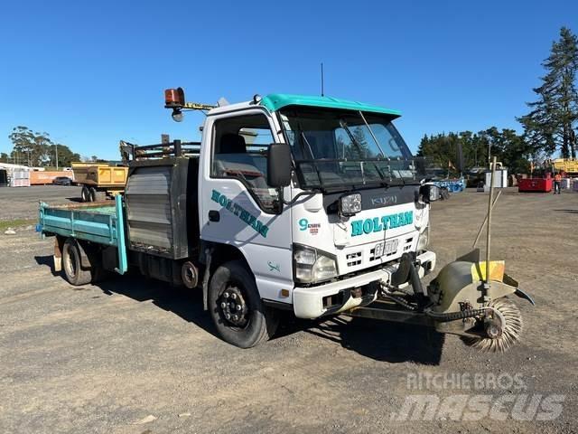 Isuzu NPR 450L Sweeper trucks