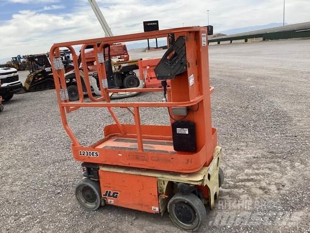 JLG 1230ES Vertical mast lifts
