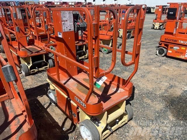 JLG 1230ES Vertical mast lifts